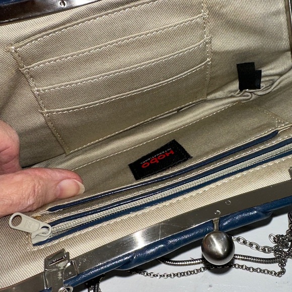 Hobo dark blue leather kisslock clutch optional chain - Picture 8 of 8